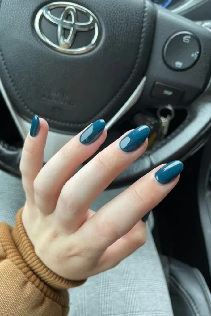 Deep teal glossy oval nails for autumn, perfect as fall transition nails ideas